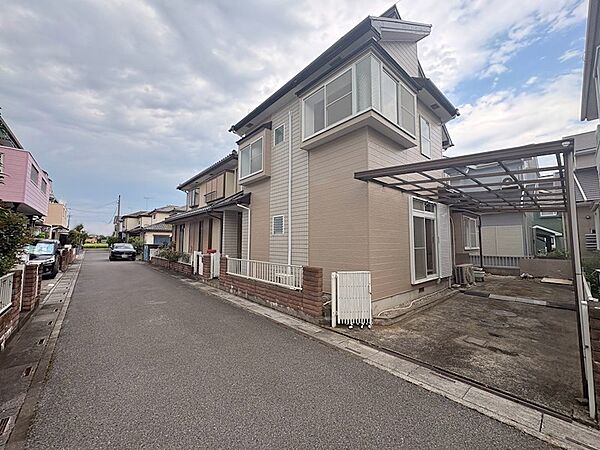 前面道路含む外観