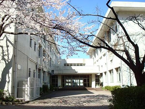 小学校「大田区立大森東小学校まで261m」