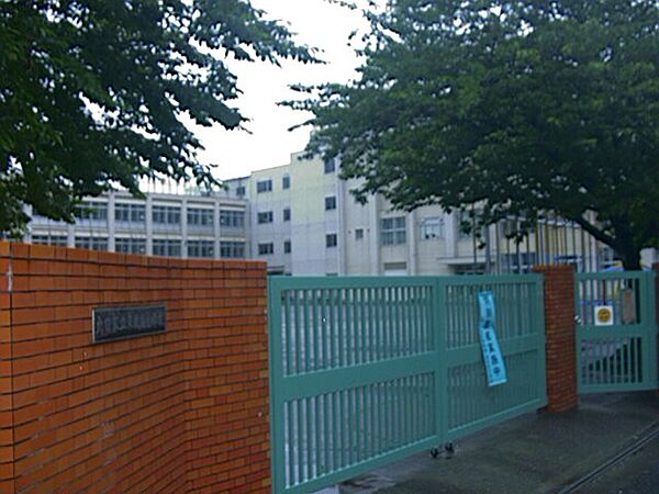小学校「大田区立東糀谷小学校まで697m」