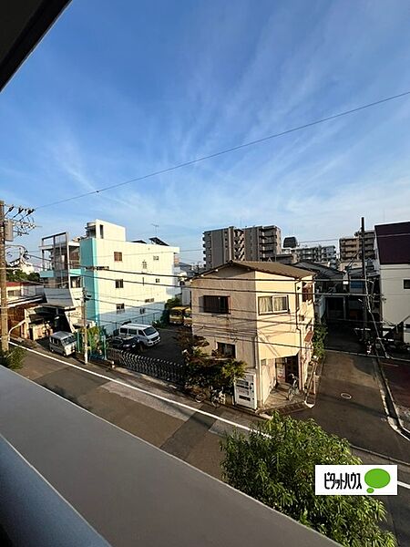 大きな建物がなく通風・陽当たり良好。