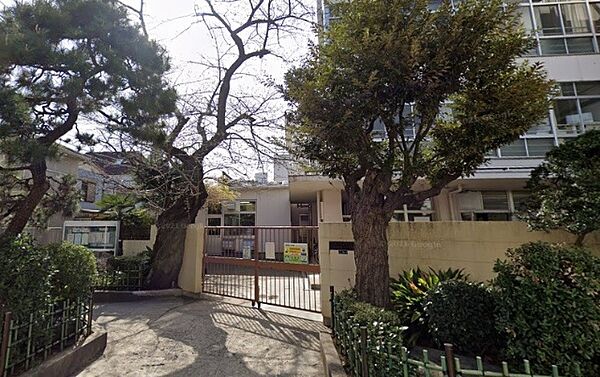 小学校「大田区立入新井第二小学校まで714m」