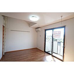 ル・シャンブル 203 2階1Kのリビング/ダイニング