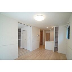 マルベリーガーデン　I 101 1階1LDKのリビング/ダイニング