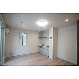 マヌール 102 1階ワンルームのリビング/ダイニング