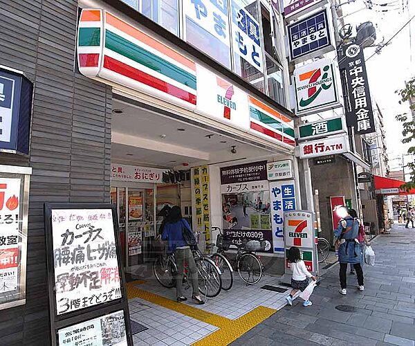セブンイレブン京都千本中立売店まで332m 西陣の商店街近くのセブンイレブン。