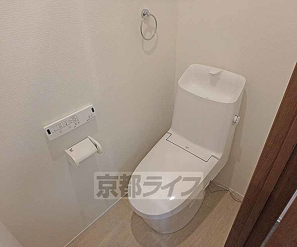 画像7:清潔感のあるトイレです。