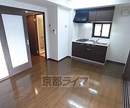 イスターナ今井鴨川西 302 3階1LDKのリビング/ダイニング