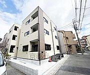 太秦駅より徒歩9分 築1年2ヶ月 3階建の賃貸物件