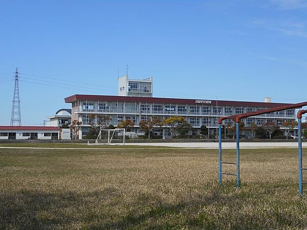 平川中学校まで　1700ｍ　徒歩２２分