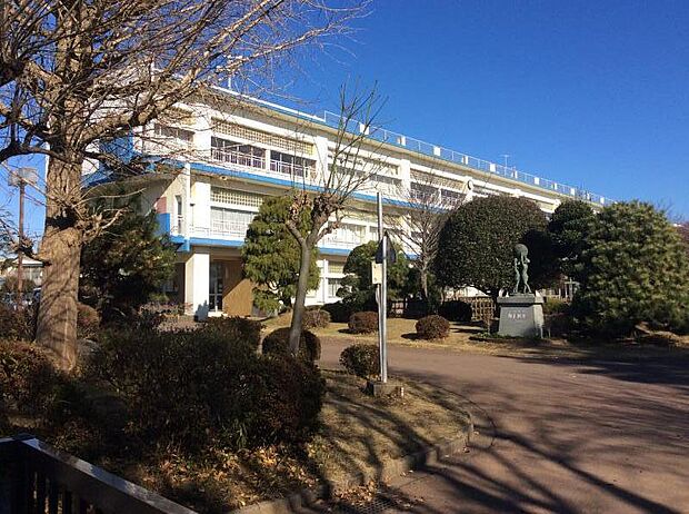 成田市立三里塚小学校(約490m)
