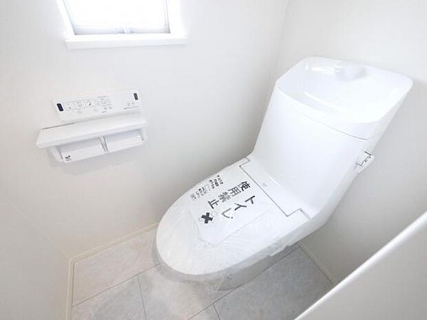 白を基調とし、清潔感をデザインしたトイレ空間です。使い心地もしっかり追求した先進のトイレを搭載しております。