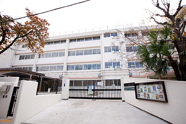 目黒区立月光原小学校（300m）