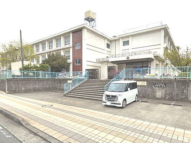 【小学校】南足柄市立南足柄小学校まで889ｍ