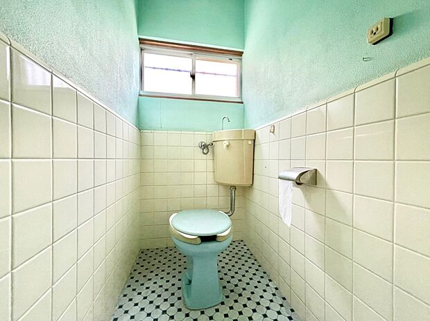 内装〜toilet〜 窓のある明るいトイレ
