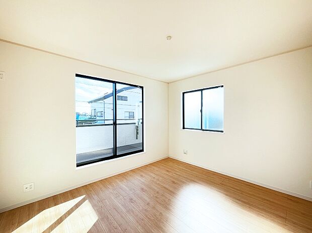内装〜bedroom〜　太陽の光の明るさは、自然に家庭も明るくなります。1-F号棟