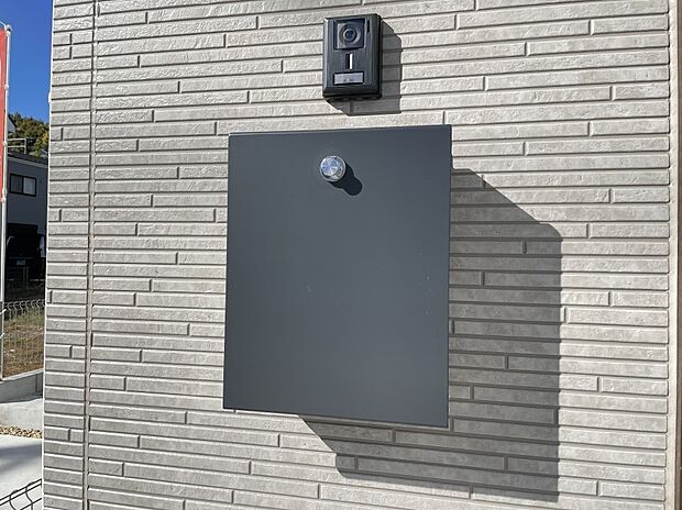 外観〜post〜シンプルなデザインの壁掛けポスト1-F号棟