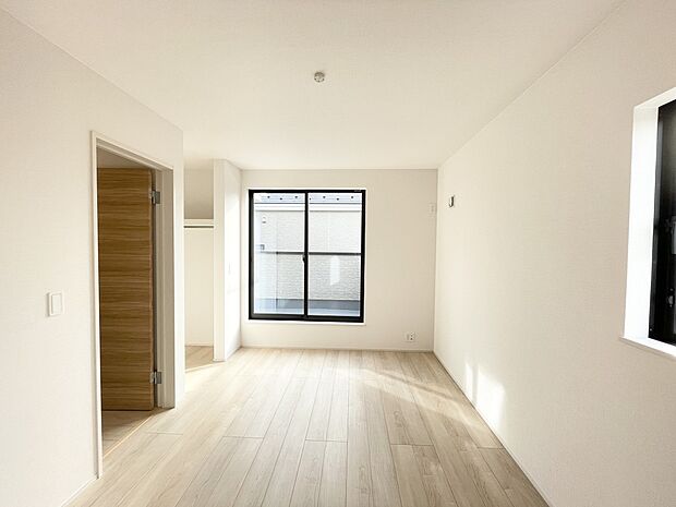 内装〜bedroom〜　 太陽の光の明るさは、自然に家庭も明るくなります。 