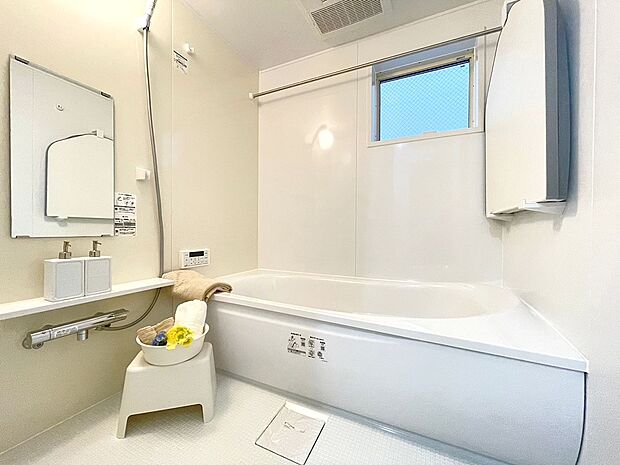 内装〜bathroom〜　 浴室乾燥機付で心地よいバスタイムを実現 　4号棟