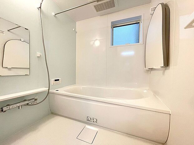 内装〜bathroom〜　 浴室乾燥機付で心地よいバスタイムを実現 　5号棟