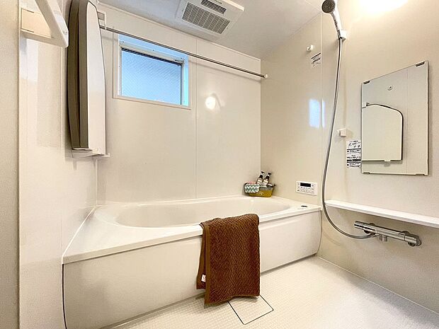 内装〜bathroom〜　 浴室乾燥機付で心地よいバスタイムを実現 　6号棟