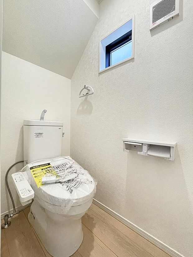 内装〜toilet〜綺麗・スッキリ・快適なウォシュレット付トイレでくつろげる空間です。  8号棟