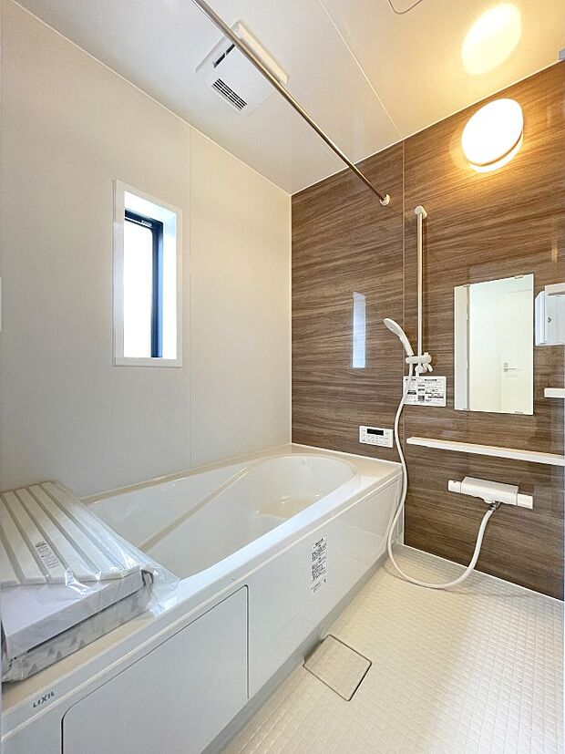 内装〜bathroom〜　 浴室乾燥機付で心地よいバスタイムを実現 　3号棟 