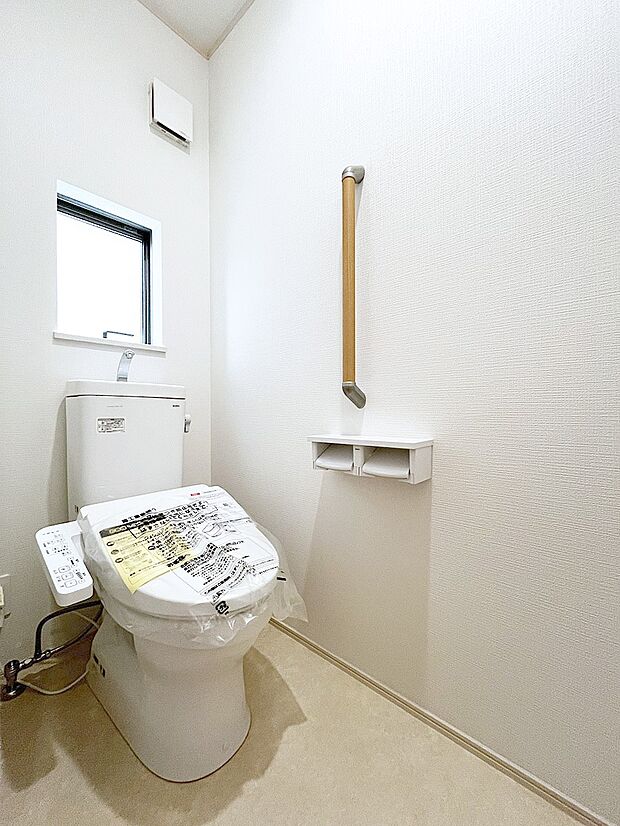 内装〜toilet〜綺麗・スッキリ・快適なウォシュレット付トイレでくつろげる空間です。2号棟