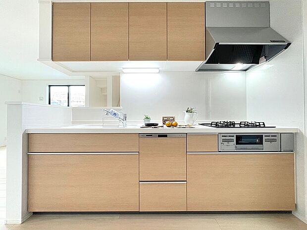 内装〜kitchen〜　収納たっぷりなので調理器具や調味料も出し入れしやすいですね。 
