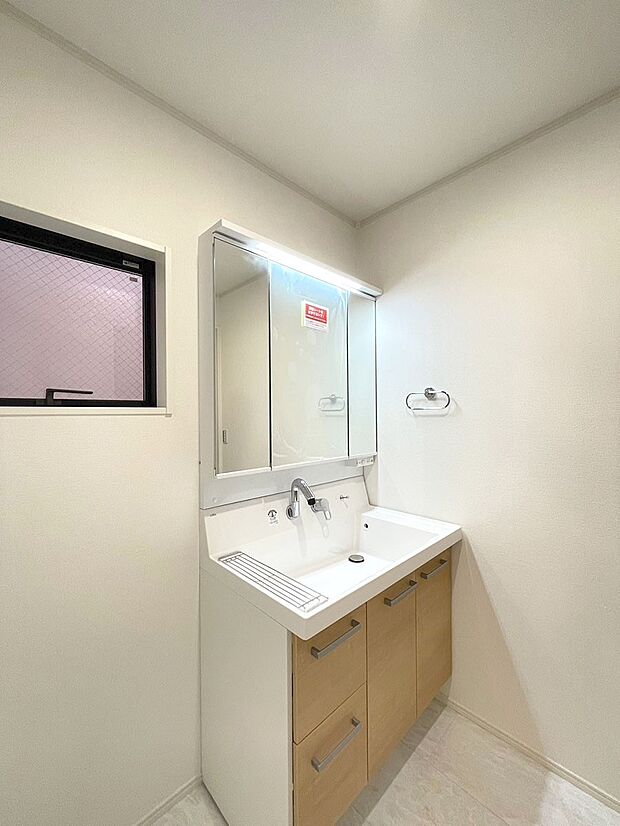 内装〜washroom〜　 収納力と機能性に優れたお手入れラクラク洗面化粧台 