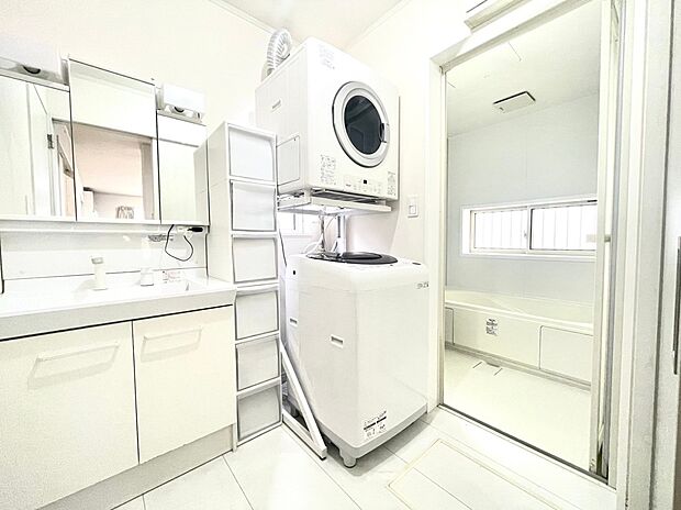 内装〜washroom〜　 収納力と機能性に優れたお手入れラクラク洗面化粧台 