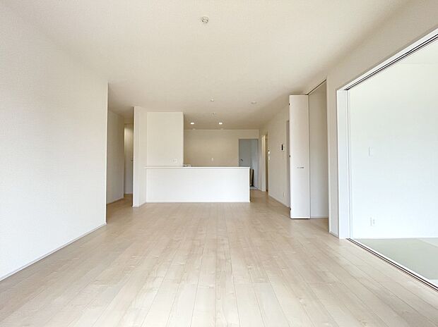 内装〜living room〜　 オープンでのびやかな空間を生み出す、こだわりの「広がり」と「ゆとり」　4号棟 