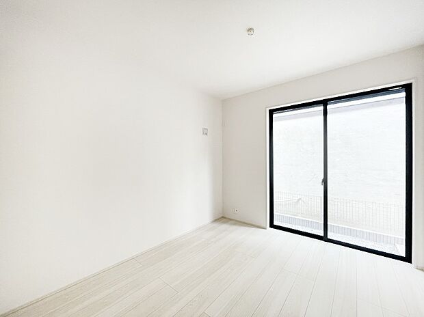 内装〜bedroom〜爽やかな陽光が射し込む、明るい住空間  