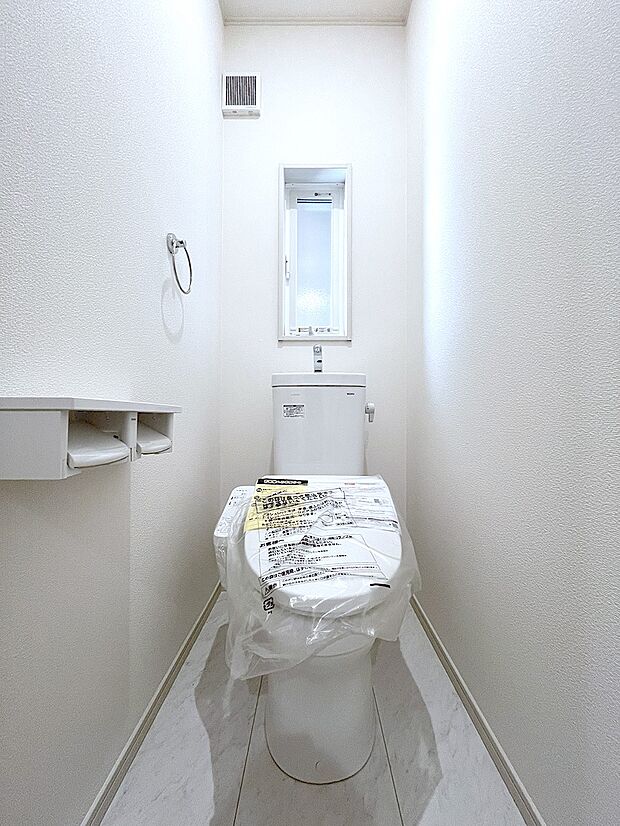 内装〜toilet〜綺麗・スッキリ・快適なウォシュレット付トイレでくつろげる空間です。11号棟