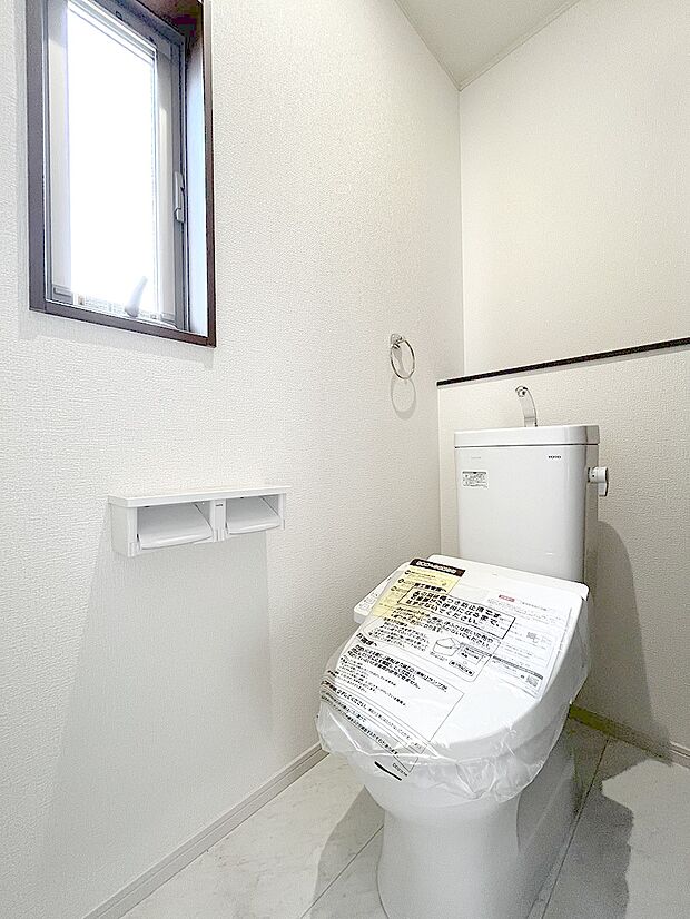 内装〜toilet〜綺麗・スッキリ・快適なウォシュレット付トイレでくつろげる空間です。　4号棟