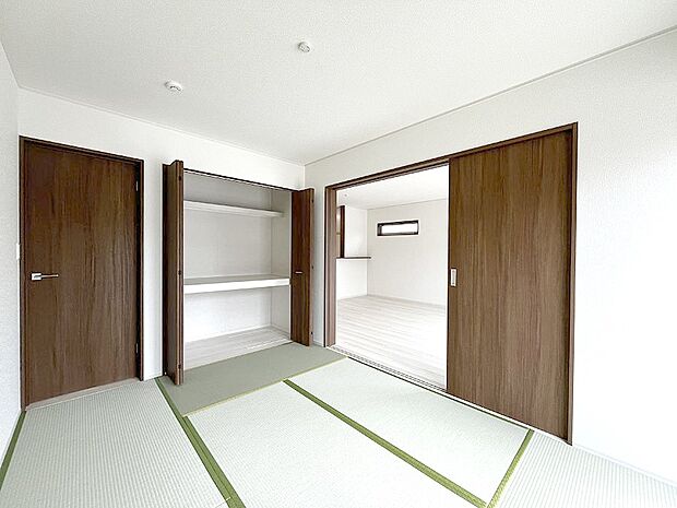 内装〜Japanese‐style room〜ＬＤＫとつながる開放的な和室を設けた住まい　4号棟