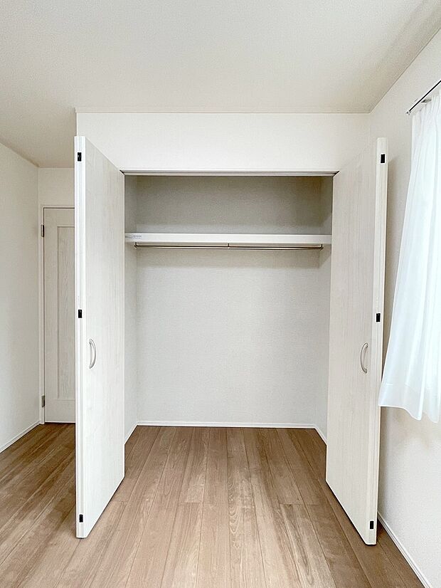 内装〜closet〜　 たっぷりの収納スペース 