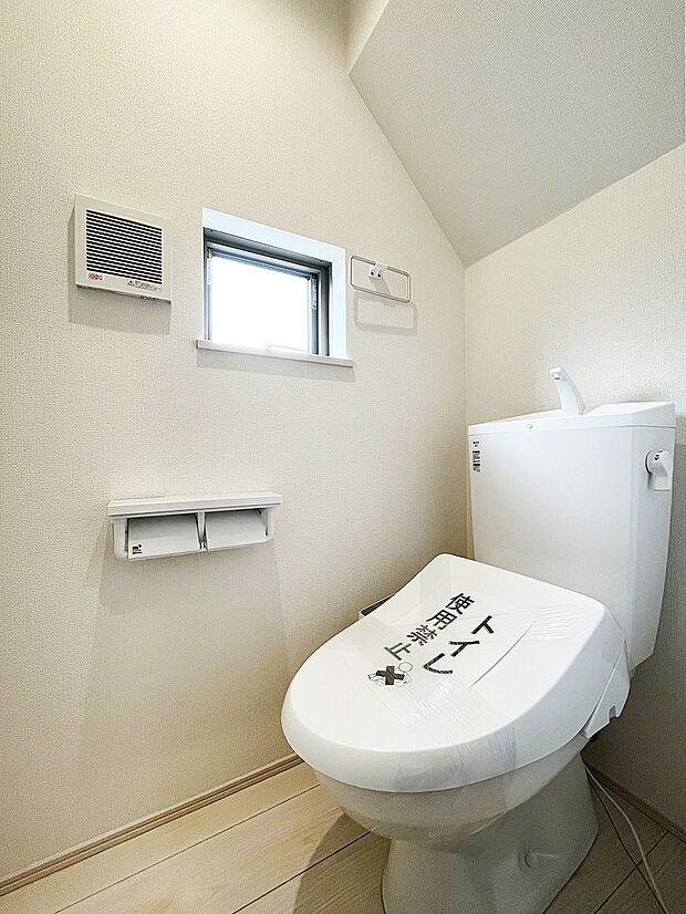 内装〜toilet〜綺麗・スッキリ・快適なウォシュレット付トイレでくつろげる空間です。1号棟