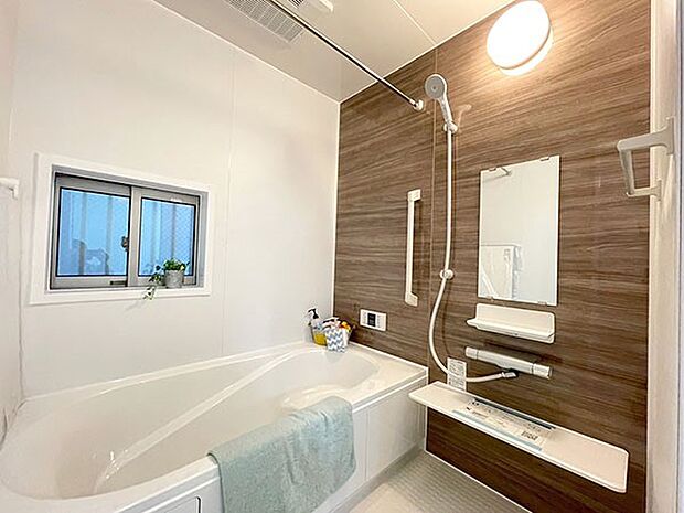 内装〜bathroom〜　 浴室乾燥機付で心地よいバスタイムを実現 　Ｆ号棟