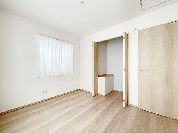 内装〜bedroom〜収納充実、家具など置きやすいすっきりとした居室プラン　3号棟