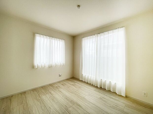 内装〜bedroom〜爽やかな陽光が射し込む、明るい住空間1号棟