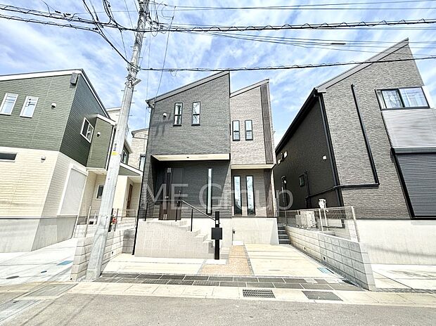 洗練された外観、上質な住空間が広がる室内は永く安心して過ごせる住居です。 