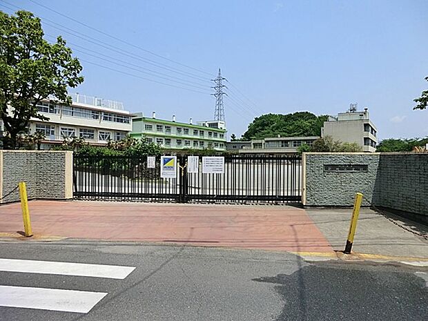 小学校 1800m 川口市立新郷小学校