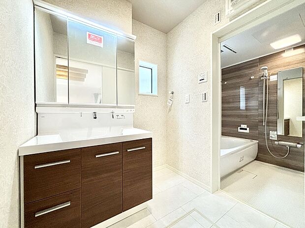 清潔感のある快適空間です。毎日の身支度も気持ち良くお使い頂けます。 