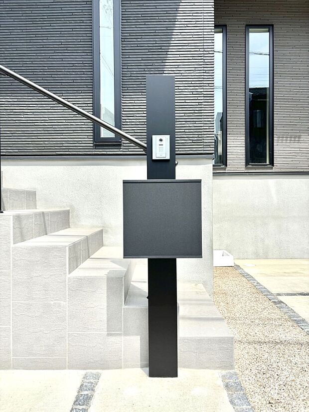 シンプルデザインのポスト。