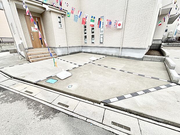 駐車2台可能!急なお客様の駐車に。また、ご家族の自転車スペースとしても大活躍。