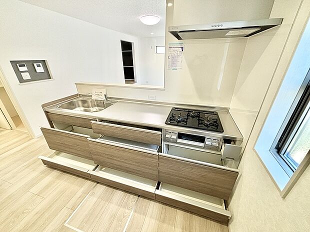 使いやすさを優先したスライド式収納タイプ!