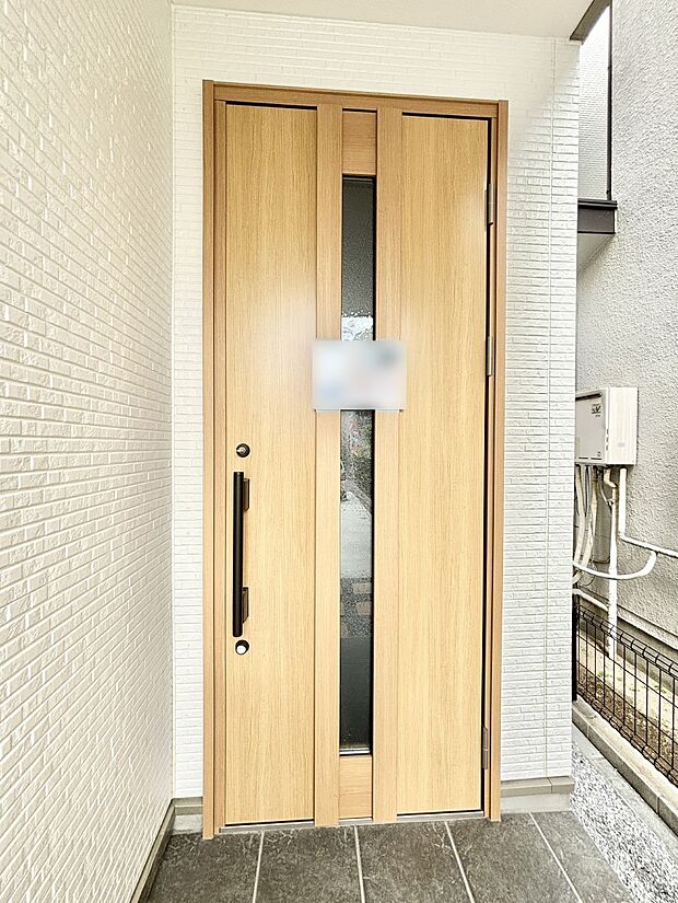 シンプルで落ち着いた雰囲気の玄関周り