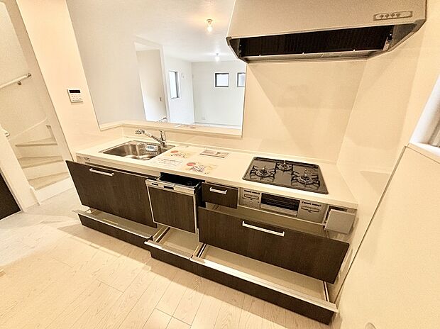 使いやすさを優先したスライド式収納タイプ！