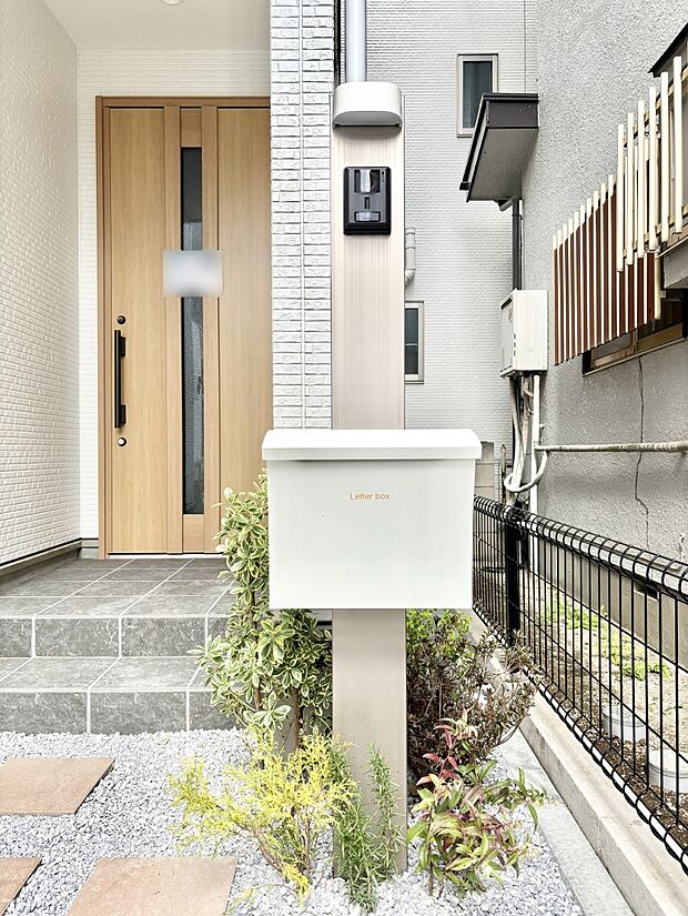 表札・インターホン・ポストをひとつに集約