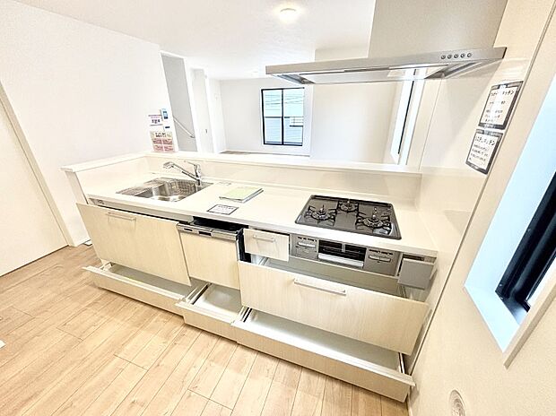 使いやすさを優先したスライド式収納タイプ!